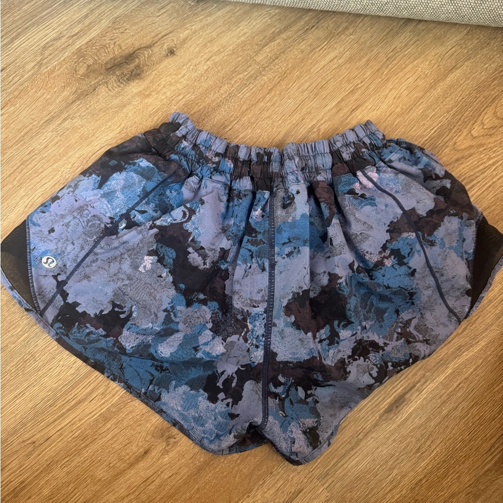 Lululemon Hotty Hot 2.5” - RARE COLOR